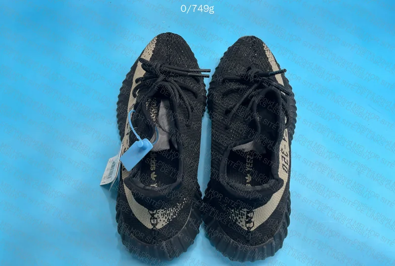 Adidas Yeezy 350 V2 - Core Black 2