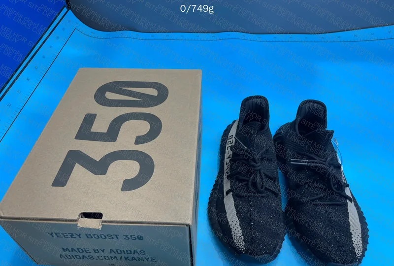 Adidas Yeezy 350 V2 - Core Black 3