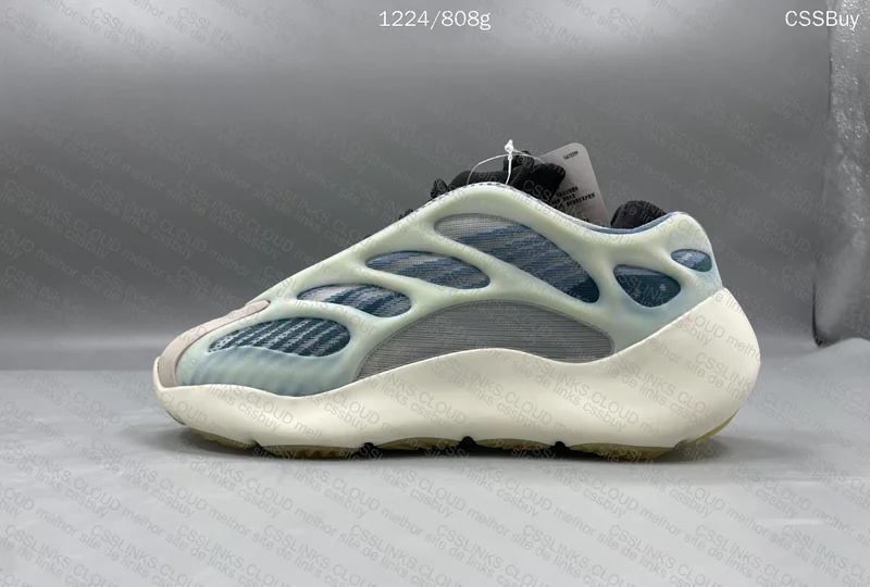Adidas Yeezy 700 V3 4