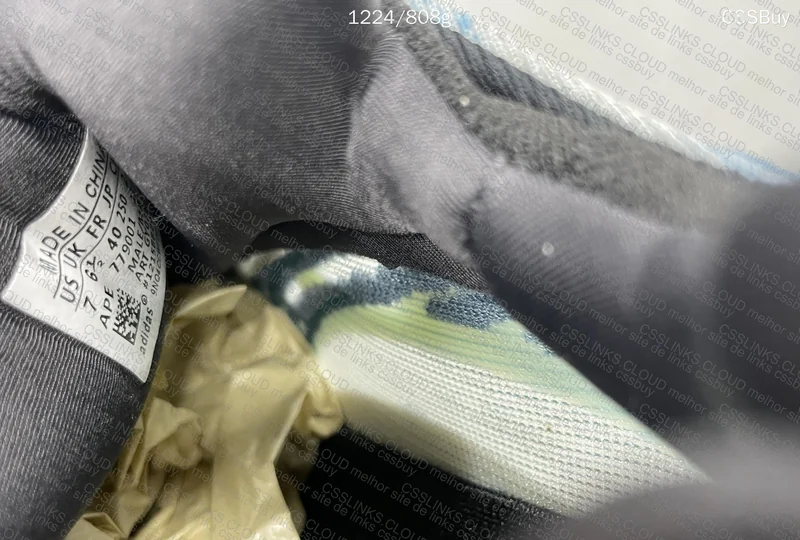 Adidas Yeezy 700 V3 7