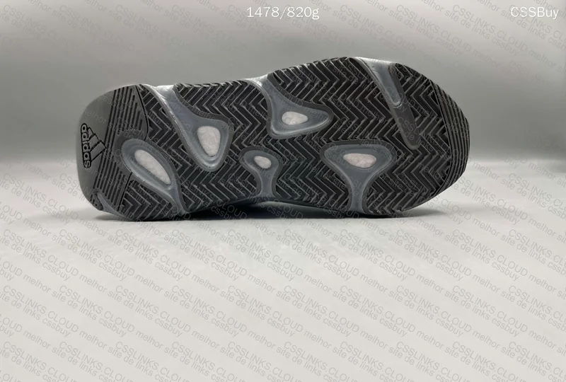 Adidas Yeezy Boost 700