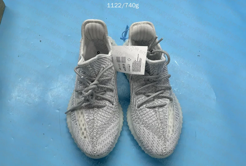 Adidas Yeezy 350 V2 3