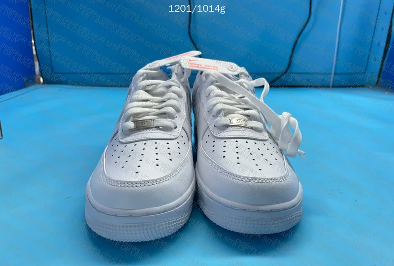 AF1 Triple White 4