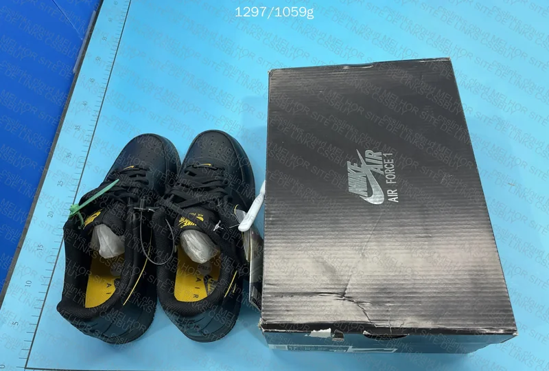 Air Force 1 Low '07 "Ballistic Mesh Black University Gold" 9