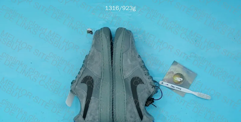 Air Force 1 Low Cut Out Swoosh - Grey OVO Sneakers 2