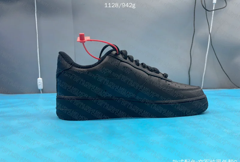 Black Air Force 1 9