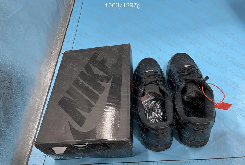 Air Force 1 Triple Black Supreme 2