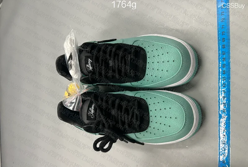 Air Force 1 x Tiffany & Co 'Friends and Family' 4