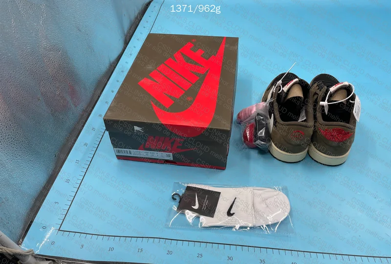 Air Jordan 1 LOW Travis Scott 2
