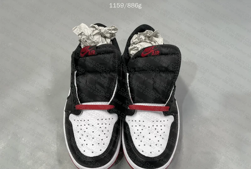 Air Jordan 1 (Black Toe) 2