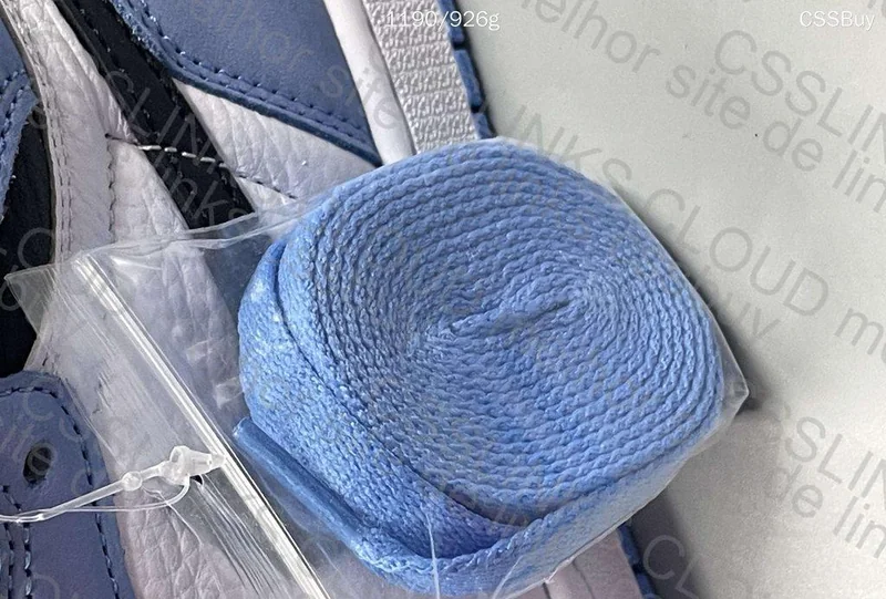 Air Jordan 1 Blue University