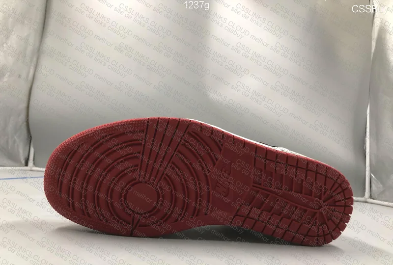 Air Jordan 1 Chicago Off-White 10