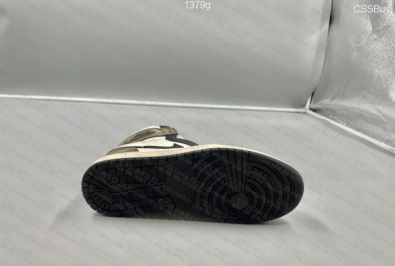 Air Jordan 1 Dark Mocha 3