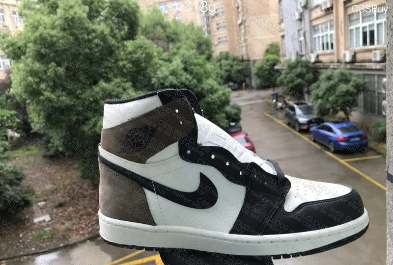 Air Jordan 1 Dark Mocha 5