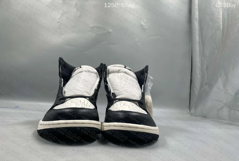 Air Jordan 1 Dark Mocha 2