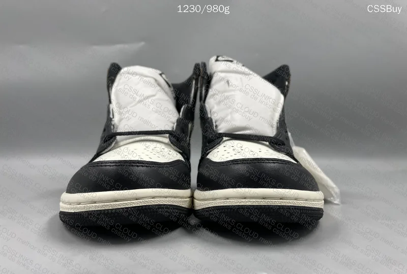 Air Jordan 1 Dark Mocha 2