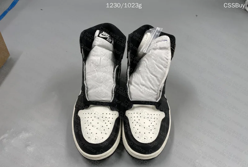 Air Jordan 1 Dark Mocha 4