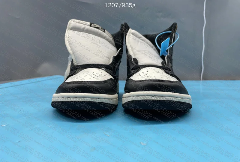 Air Jordan 1 Dark Mocha 2