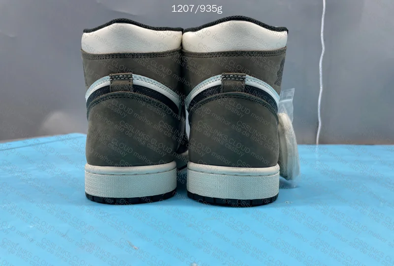 Air Jordan 1 Dark Mocha 4