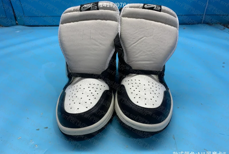 Air Jordan 1 Dark Mocha 3