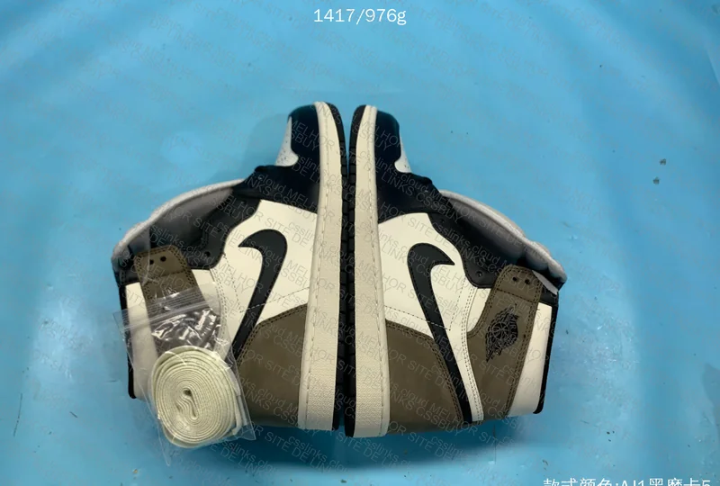 Air Jordan 1 Dark Mocha 4