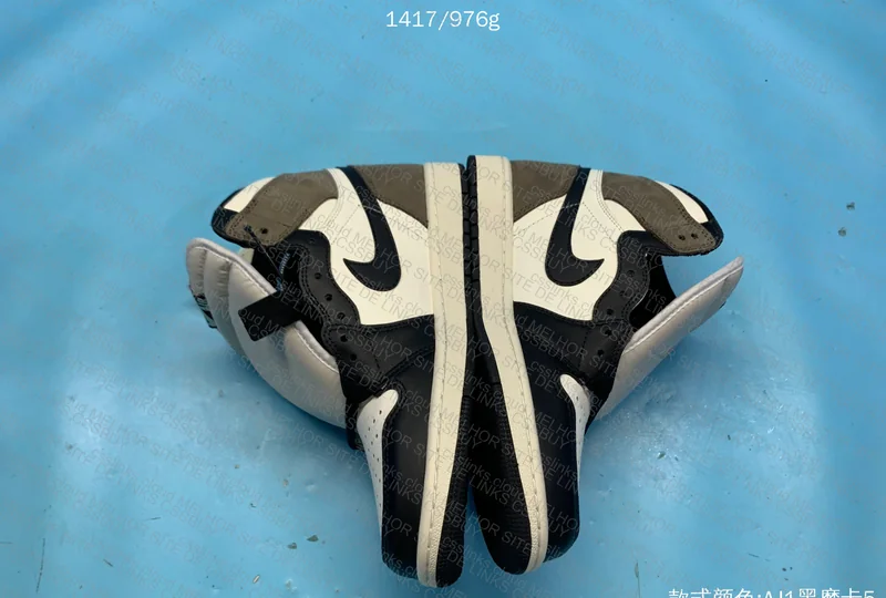 Air Jordan 1 Dark Mocha 5