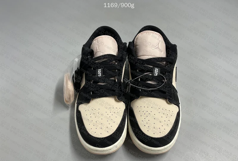 Air Jordan 1 Guava Ice