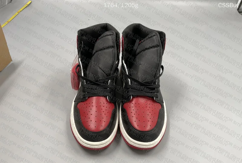Air Jordan 1 High "Bred Toe" 4