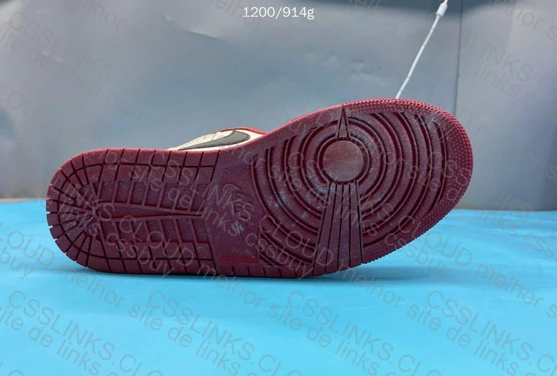 Air Jordan 1 High Chicago Lost and Found 9