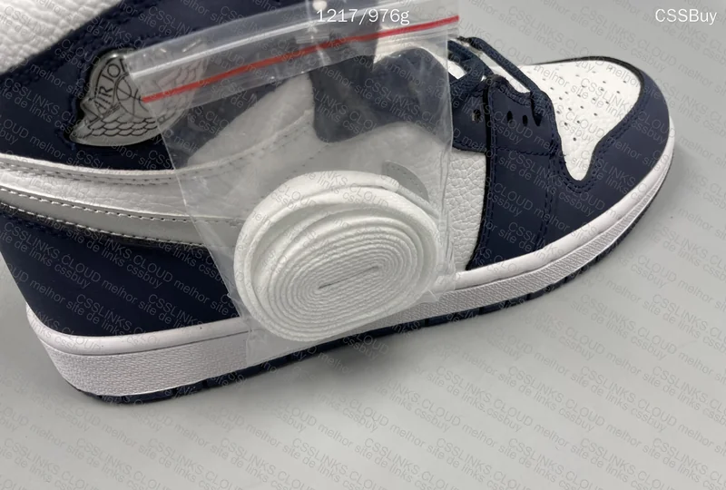 Air Jordan 1 High Midnight Navy 4
