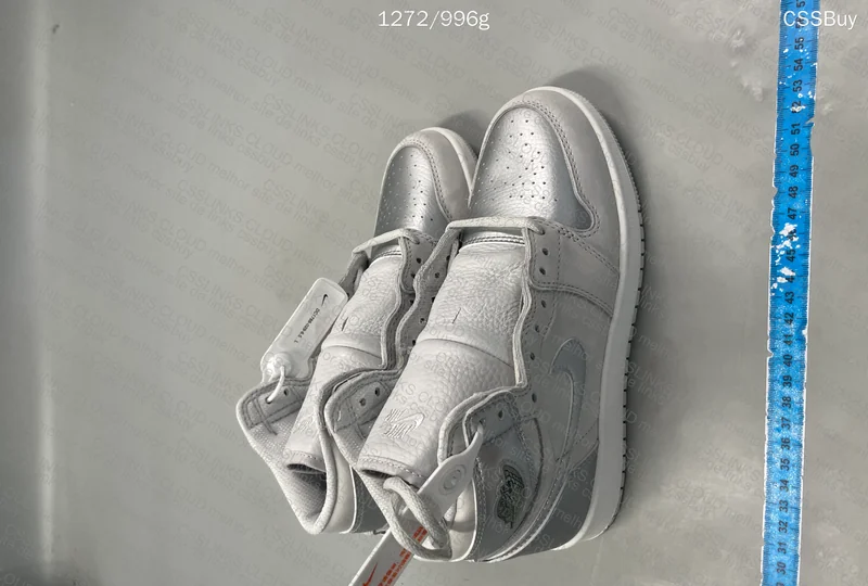 Air Jordan 1 High Neutral Grey
