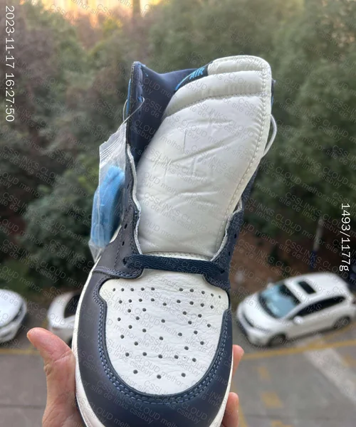Air Jordan 1 High Obsidian 4