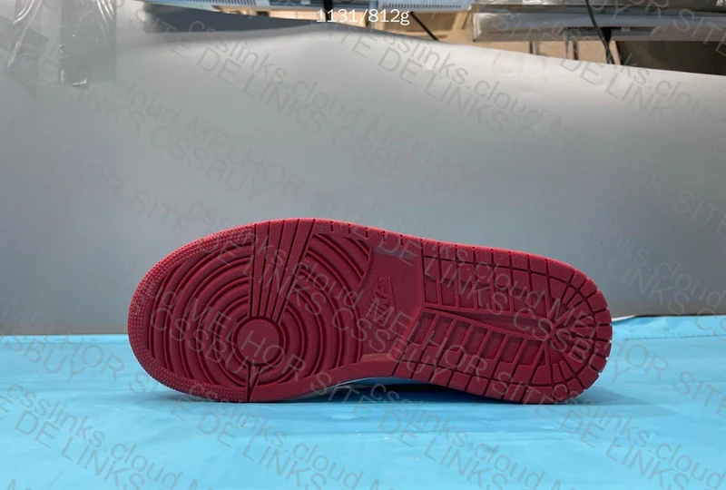 Air Jordan 1 High OG Chicago