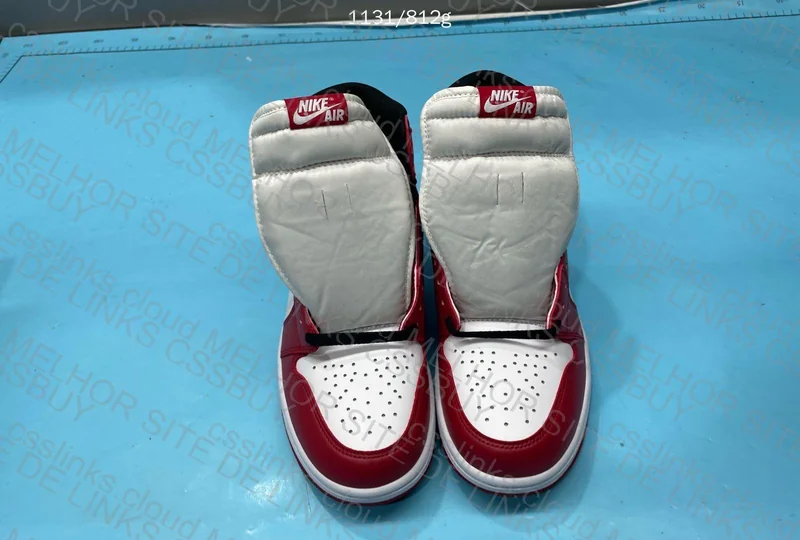 Air Jordan 1 High OG Chicago 2