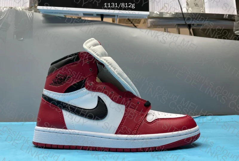 Air Jordan 1 High OG Chicago 3