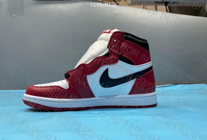 Air Jordan 1 High OG Chicago 6