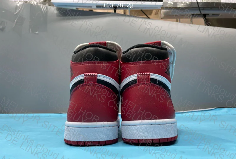 Air Jordan 1 High OG Chicago 9