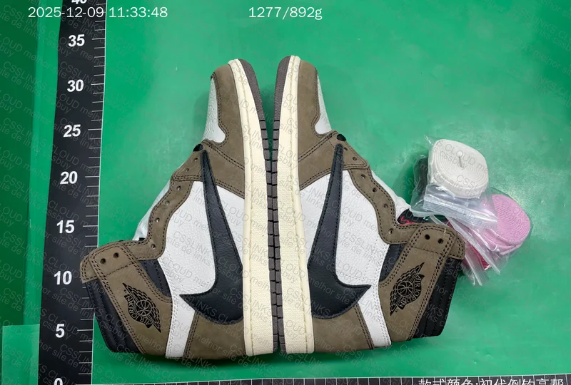 Air Jordan 1 High Travis Scott 2