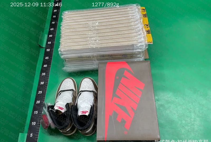 Air Jordan 1 High Travis Scott 3