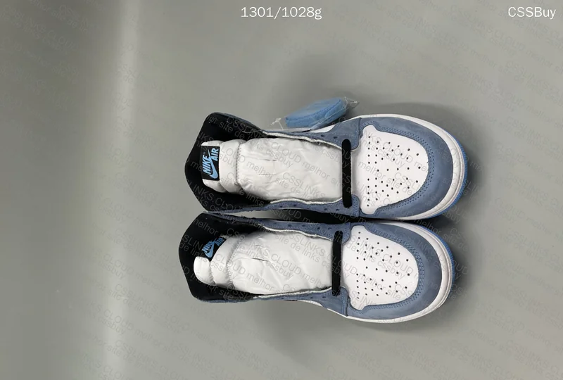 Air Jordan 1 High UNC