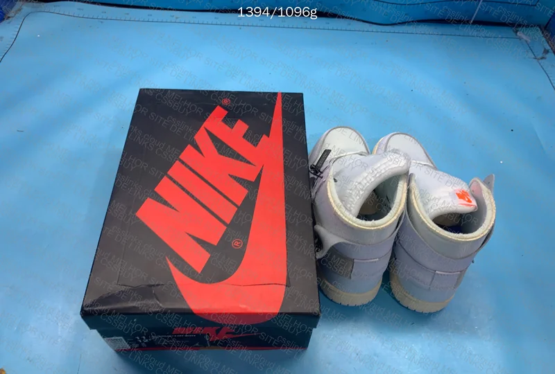 Air Jordan 1 High x Off-White 4