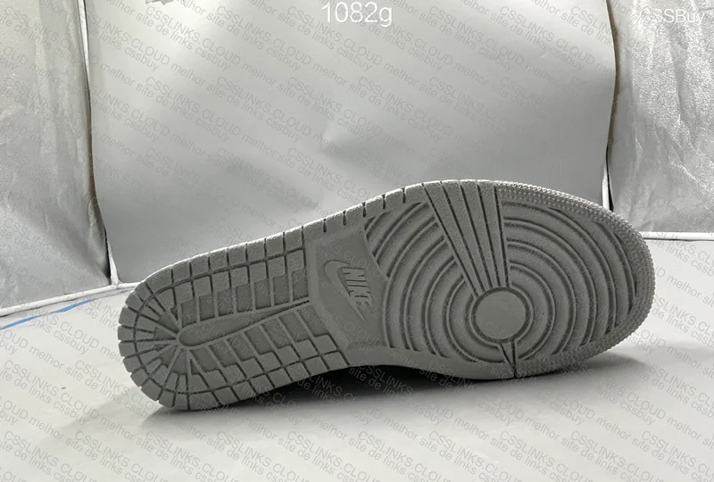 Air Jordan 1 Hyper Royal 10