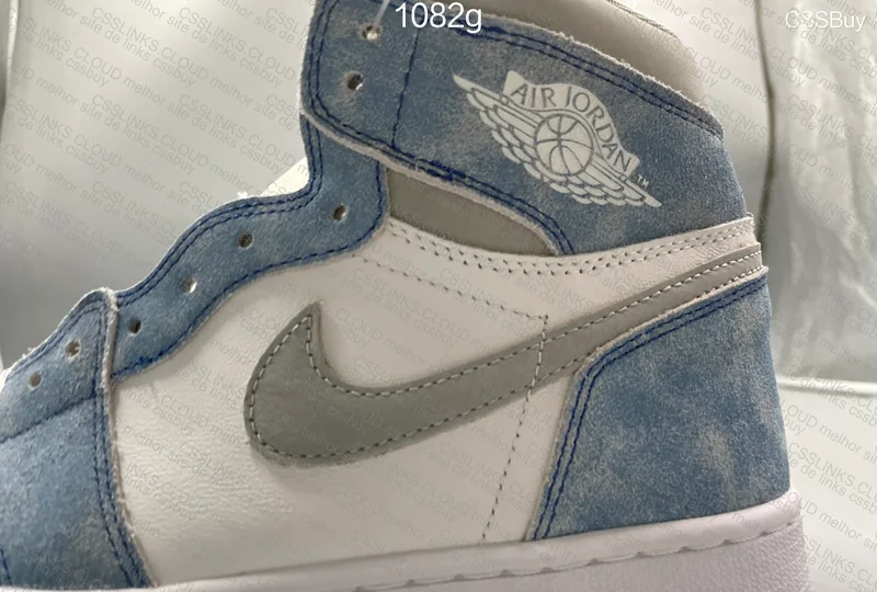 Air Jordan 1 Hyper Royal 4
