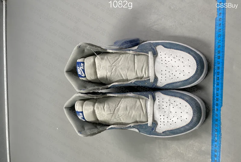 Air Jordan 1 Hyper Royal 5