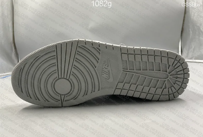 Air Jordan 1 Hyper Royal 9