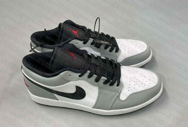 Air Jordan 1 "Light Smoke Gray"