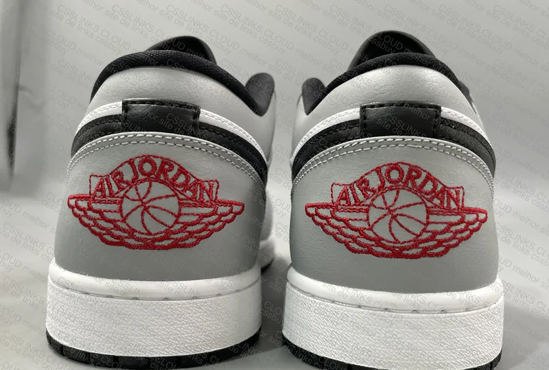 Air Jordan 1 "Light Smoke Gray" 3