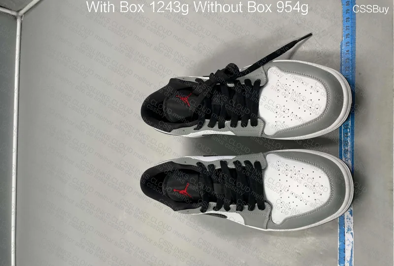 Air Jordan 1 Light Smoke Grey