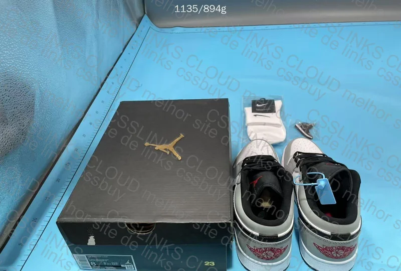 Air Jordan 1 Low 8