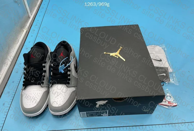 Air Jordan 1 Low 3
